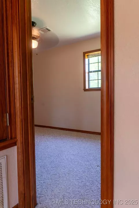2703 E 2010 Rd, Hugo, OK 74743 photo 12