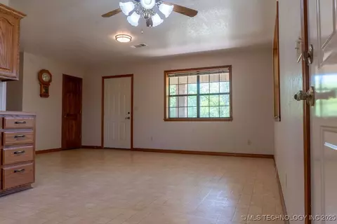 2703 E 2010 Rd, Hugo, OK 74743 photo 4
