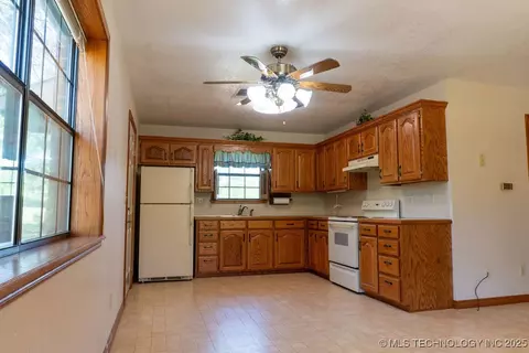 2703 E 2010 Rd, Hugo, OK 74743 photo 8