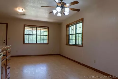 2703 E 2010 Rd, Hugo, OK 74743 photo 6