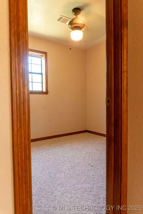 2703 E 2010 Rd, Hugo, OK 74743 photo 13