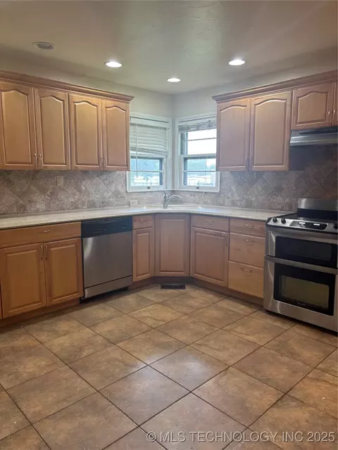 1000 E 6th St S, Ada, OK 74820 photo 3
