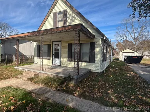3027 W Cameron St, Tulsa, OK 74127