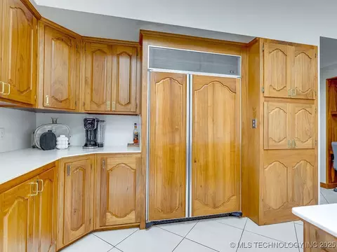 Kitchen - 100 E Kings, Ada, OK 74820 photo 3 of 4
