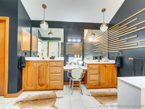 Bath - 100 E Kings, Ada, OK 74820 photo 6 of 10
