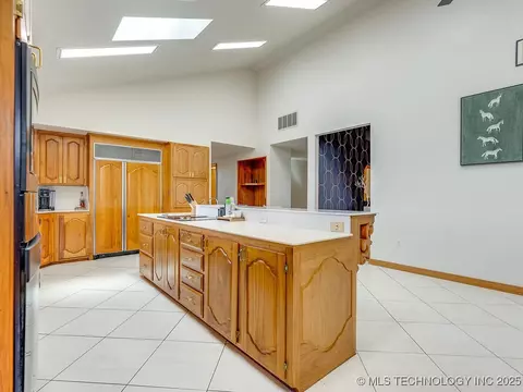 Kitchen - 100 E Kings, Ada, OK 74820 photo 4 of 4