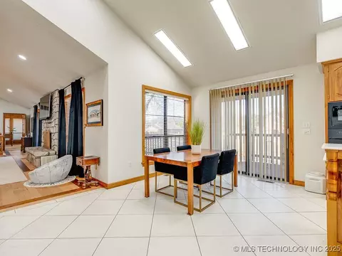 Dining - 100 E Kings, Ada, OK 74820 photo 6 of 6