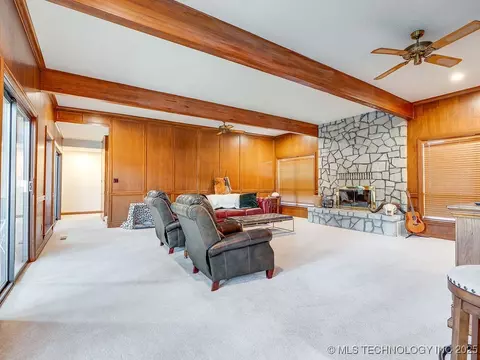 Living - 100 E Kings, Ada, OK 74820 photo 7 of 8