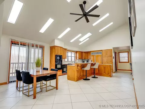 Dining - 100 E Kings, Ada, OK 74820 photo 5 of 6