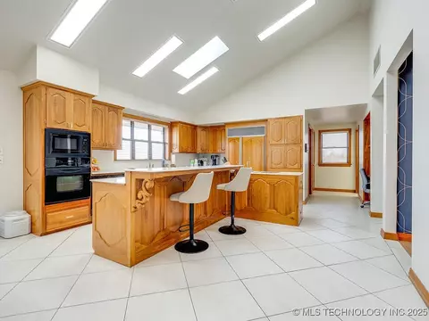 Kitchen - 100 E Kings, Ada, OK 74820 photo 1 of 4