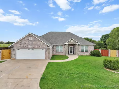 1717 Red Oak St, Ardmore, OK 73401