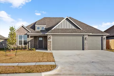 23091 E 107th St S, Broken Arrow, OK 74014