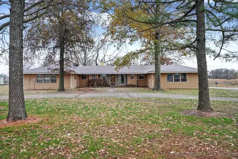 20220 E 700 Rd, Wagoner, OK 74467