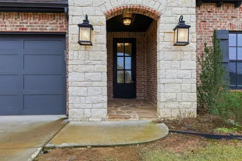688 E 148th Pl S, Glenpool, OK 74033 photo 2