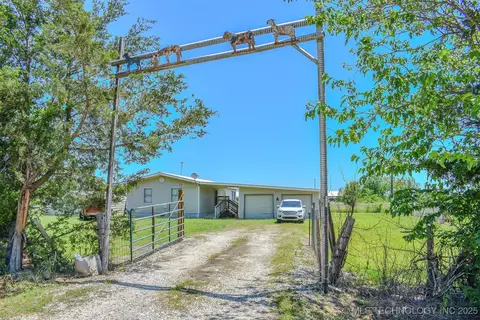 919 N 4210 Rd, Hugo, OK 74743