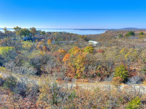 221 Robin Rd, Eufaula, OK 74432 photo 2