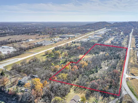 Redbud Drive, Catoosa, OK 74015
