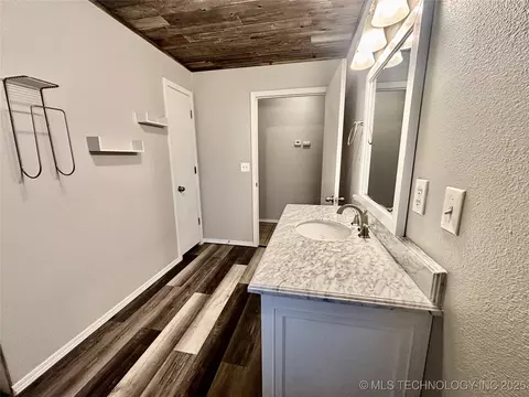 Bath - 413804 E 1212 Rd, Eufaula, OK 74432 photo 3 of 7