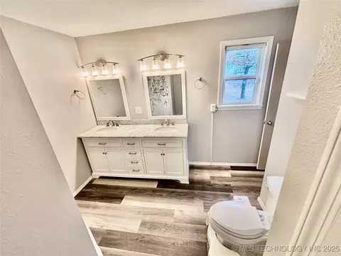 Bath - 413804 E 1212 Rd, Eufaula, OK 74432 photo 5 of 7