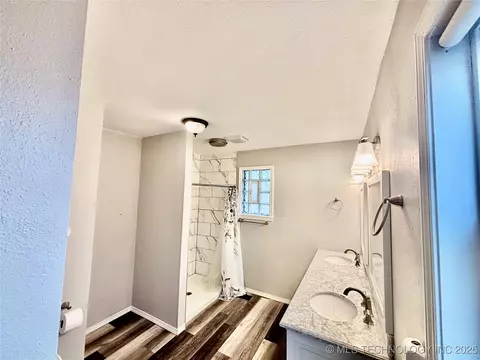 Bath - 413804 E 1212 Rd, Eufaula, OK 74432 photo 6 of 7