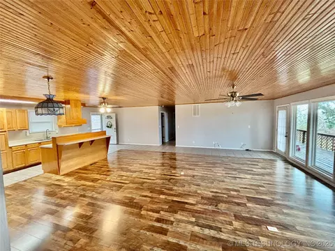 Living - 413804 E 1212 Rd, Eufaula, OK 74432 photo 2 of 4