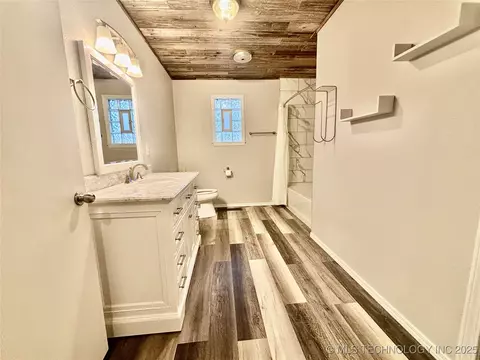 Bath - 413804 E 1212 Rd, Eufaula, OK 74432 photo 1 of 7