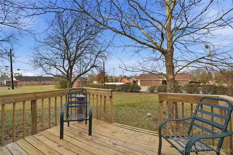 Exterior - 1417 E Oak St, Cushing, OK 74023 photo 8 of 10