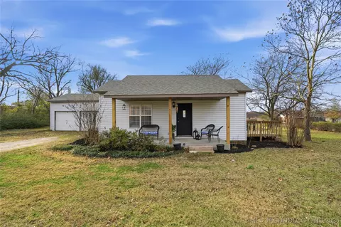 Exterior - 1417 E Oak St, Cushing, OK 74023 photo 6 of 10