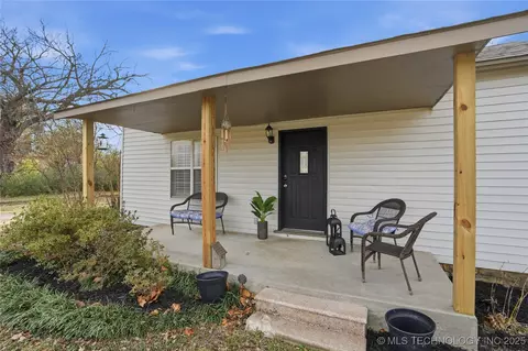 Exterior - 1417 E Oak St, Cushing, OK 74023 photo 4 of 10