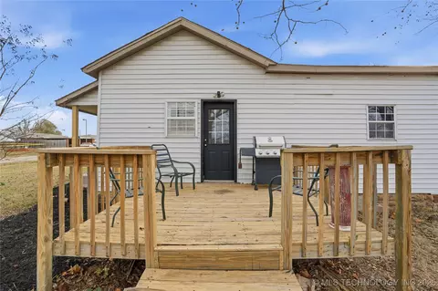 Exterior - 1417 E Oak St, Cushing, OK 74023 photo 7 of 10