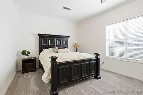 Bedroom - 1417 E Oak St, Cushing, OK 74023 photo 1 of 8