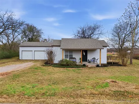 Exterior - 1417 E Oak St, Cushing, OK 74023 photo 2 of 10