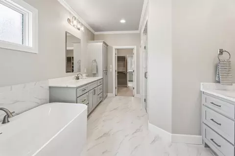 Bath - 101 E 165th St S, Glenpool, OK 74033 photo 1 of 11