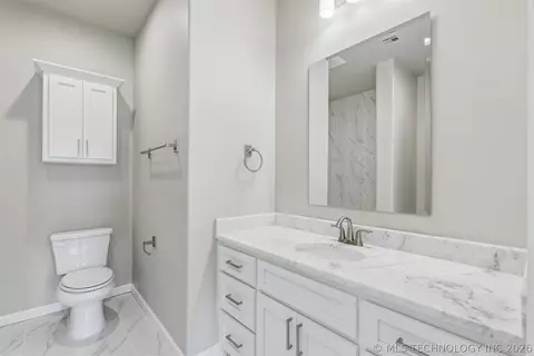 Bath - 101 E 165th St S, Glenpool, OK 74033 photo 3 of 9