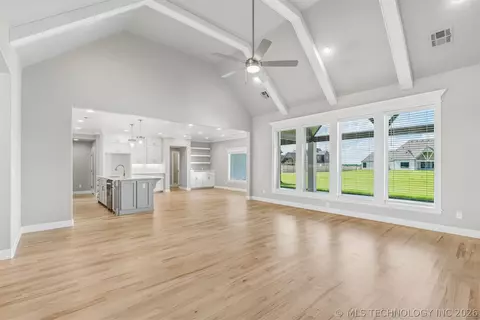 Living - 101 E 165th St S, Glenpool, OK 74033 photo 1 of 7