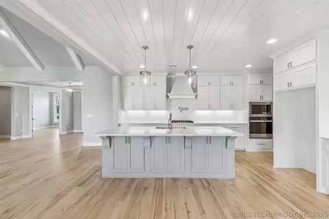 Kitchen - 101 E 165th St S, Glenpool, OK 74033 photo 1 of 4