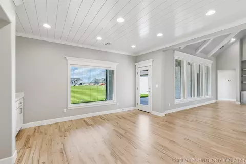 Living - 101 E 165th St S, Glenpool, OK 74033 photo 7 of 7
