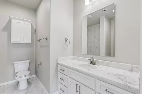 Bath - 101 E 165th St S, Glenpool, OK 74033 photo 5 of 11