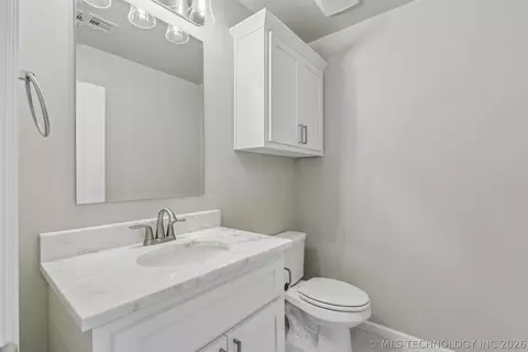 Bath - 101 E 165th St S, Glenpool, OK 74033 photo 5 of 9