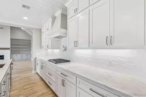 Kitchen - 101 E 165th St S, Glenpool, OK 74033 photo 4 of 4