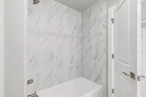 Bath - 101 E 165th St S, Glenpool, OK 74033 photo 11 of 11