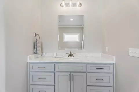 Bath - 101 E 165th St S, Glenpool, OK 74033 photo 2 of 11