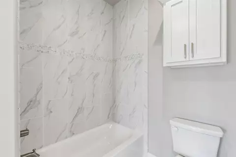 Bath - 101 E 165th St S, Glenpool, OK 74033 photo 6 of 11