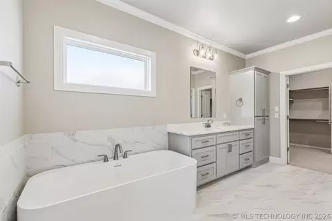 Bath - 101 E 165th St S, Glenpool, OK 74033 photo 1 of 9