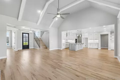 Living - 101 E 165th St S, Glenpool, OK 74033 photo 4 of 7
