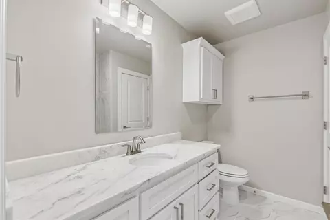 Bath - 101 E 165th St S, Glenpool, OK 74033 photo 10 of 11