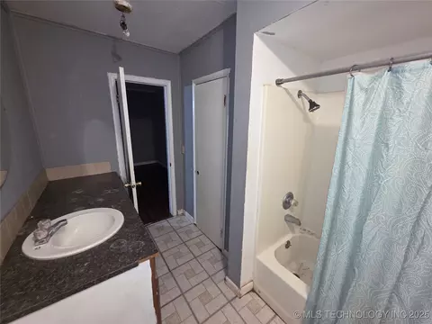 Bath - 114 Elm St, Haskell, OK 74436 photo 2 of 2