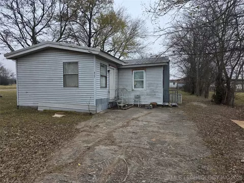 Exterior - 420 E Holly St, Haskell, OK 74436 photo 1 of 1
