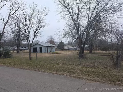 415 E Holly St, Haskell, OK 74436
