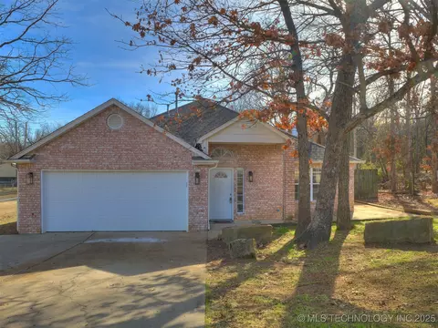 118 E 48th St, Sand Springs, OK 74063